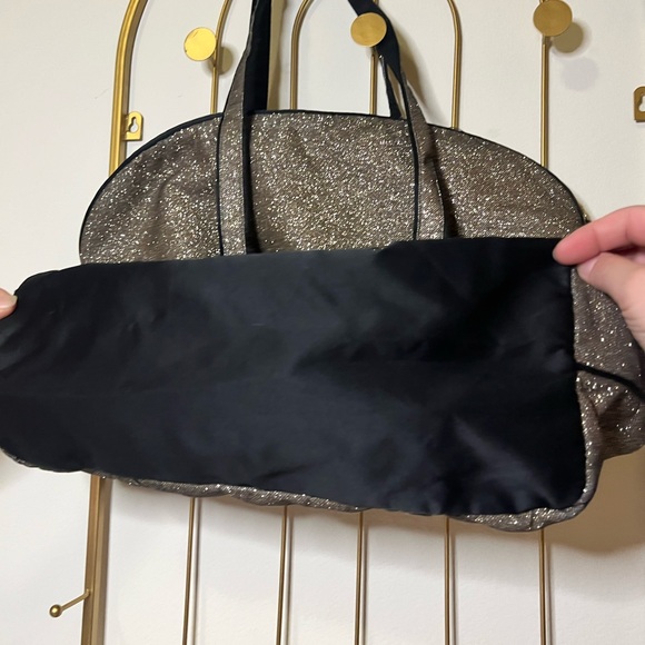 EUC Victorias Secret 17” x 15” Weekend bag - Picture 7 of 7